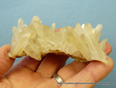 Quartz crystal specimen